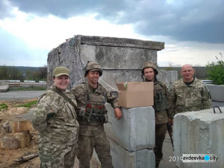Офицеры Cimic Avdeevka доставили подарки детям, местным жителям и военнослужащим (ФОТО)