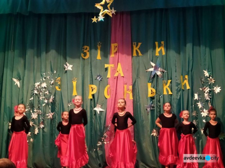 Яскраве талант-шоу влаштували учні авдіївської школи (ФОТО)