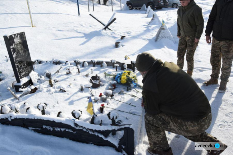 На авдіївській промзоні прочитали молитву за загиблими в боях військовими (ФОТО/ВІДЕО)