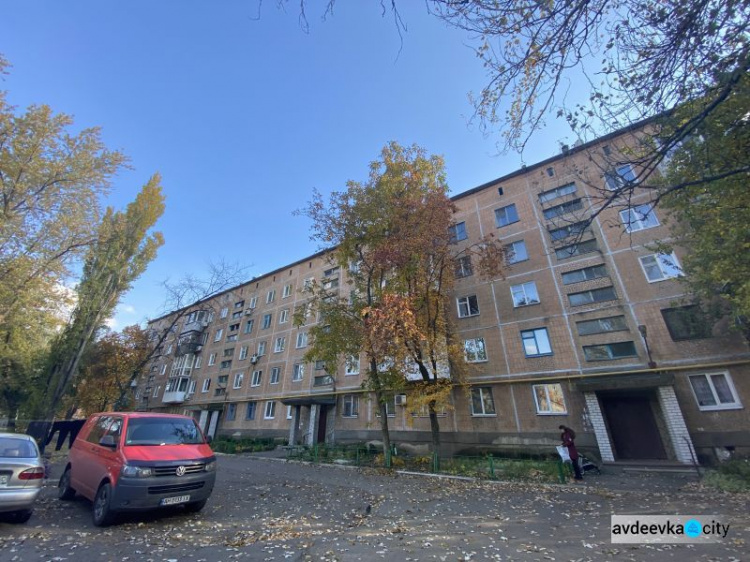 Тепло, уют, модернизация: еще один дом в Авдеевке получит новые энергосберегающие окна благодаря конкурсу «Преобразим Авдеевку вместе!»