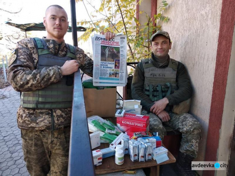 У авдеевских "симиков" нет выходных:  военным и мирным жителям доставлены передачи от волонтеров