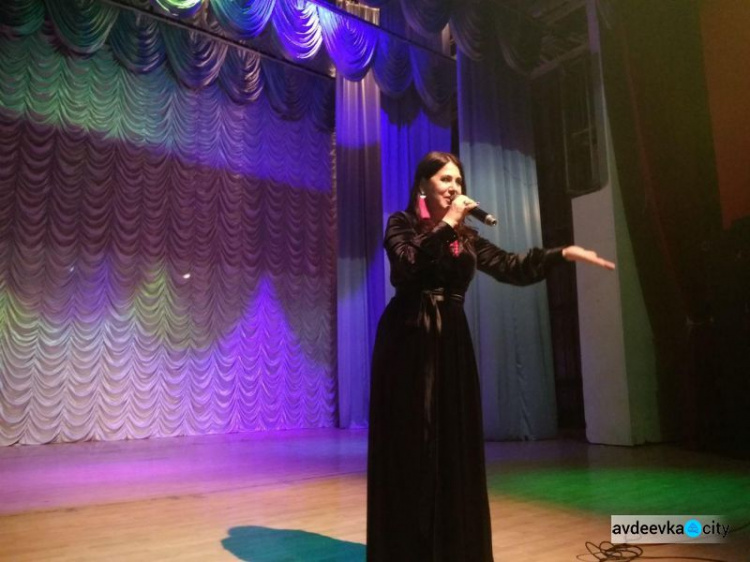 Авдеевку впечатлили местные и приезжие артисты: звучали хиты, новинки и гимн акапелла (ФОТО)