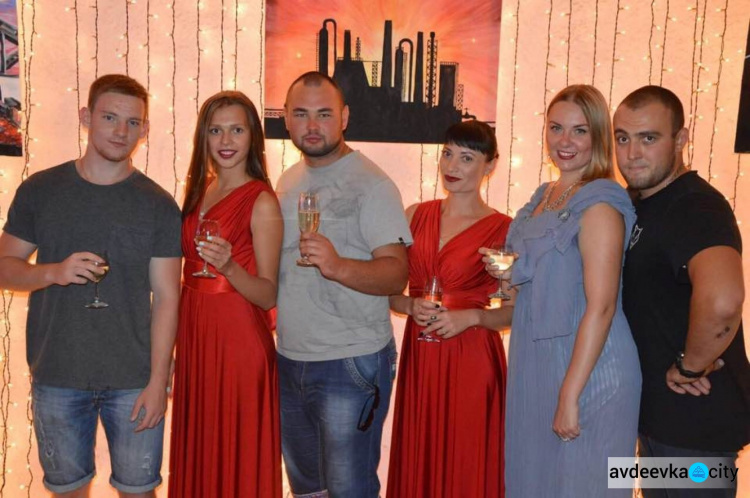 В Авдеевке состоялось торжественное открытие художественной выставки «Без фильтров» (ФОТО)