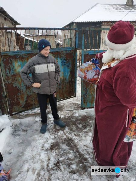 Детям из Авдеевки и еще трех прифронтовых населенных пунктов  устроили новогоднее чудо  (ФОТО)