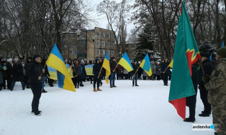 В Авдіївці відзначили День Гідності та Свободи: привітання, нагородження і зворушливий вірш дитини (СВІТЛИНИ)