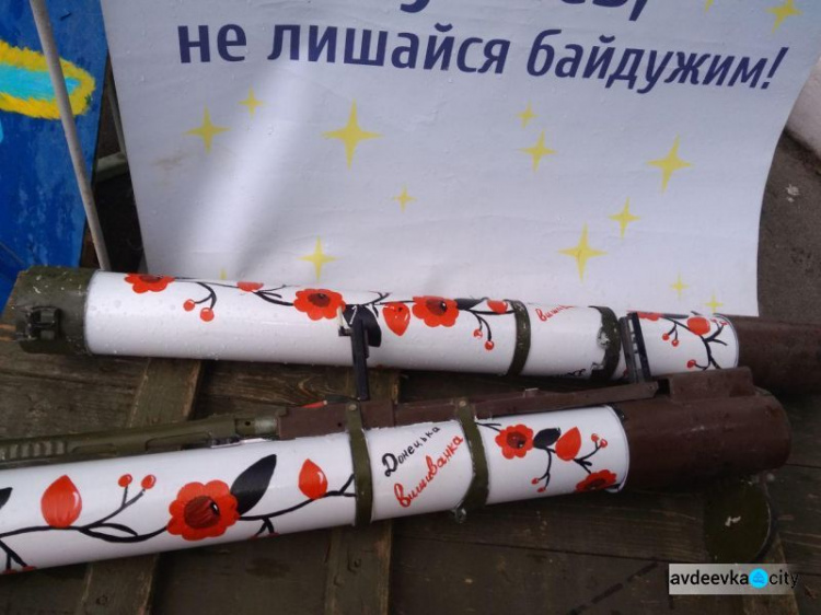 Яскраві гільзи з орнаментом: в Авдіївці збирали кошти для допомоги захисникам України (ФОТО)