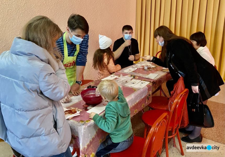 Цієї неділі Авдіївка перетворилася на Канни: кінопокази, гумористичне шоу та хіти зіркового оркестру (ВІДЕО)