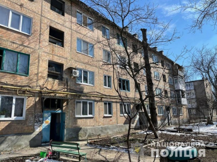 Російські окупаційні війська відкрили вогонь по вулицям Авдіївки: пошкоджено будинки, є поранені та загиблі.