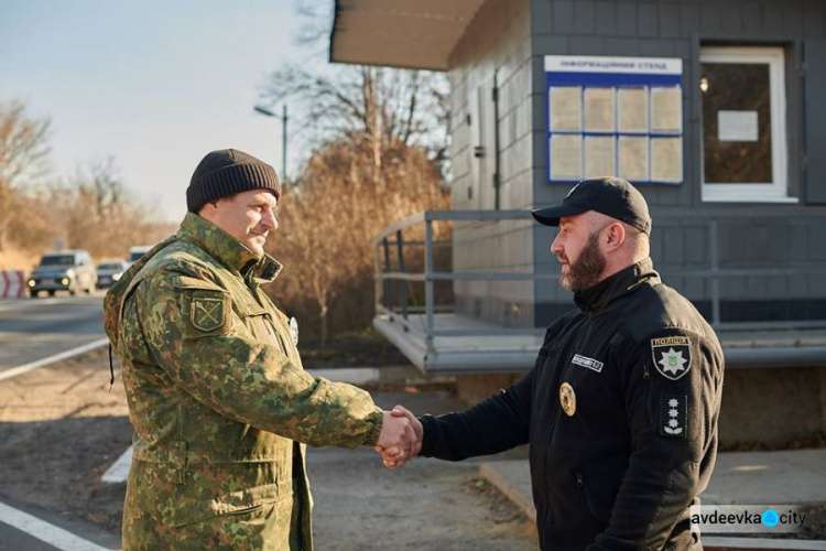 На одном из блокпостов в Донецкой области полиция останавливала машину выстрелами