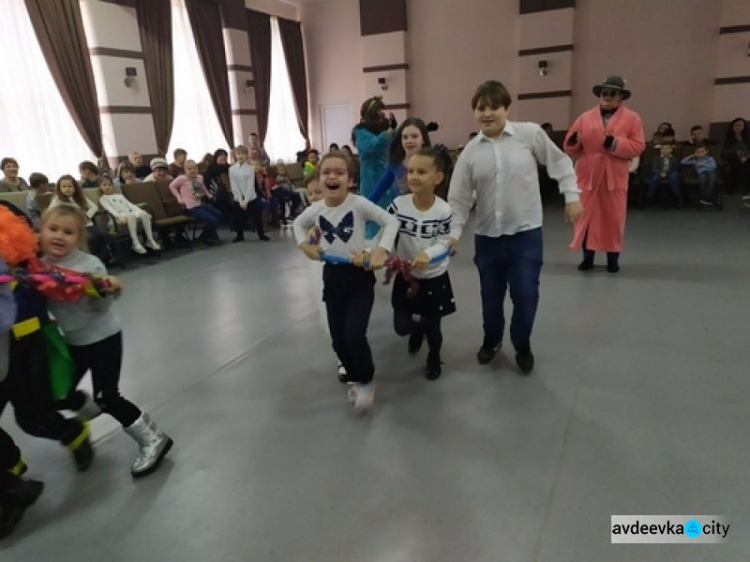 Для авдеевской детворы устроили сказочную феерию (ФОТО)