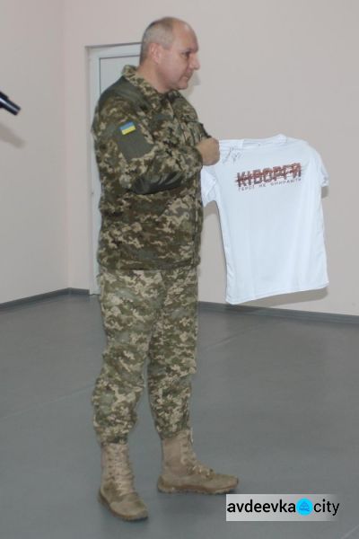 В Авдеевке легендарным киборгам вручили подарки от сайта Avdeevka.city (ВИДЕО)
