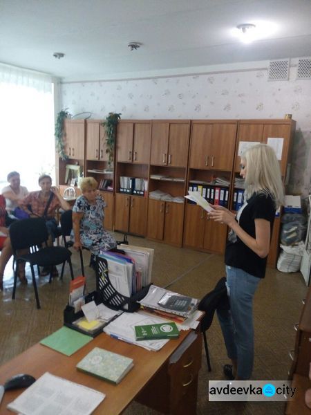 Жителей Авдеевки знакомили с Конституцией