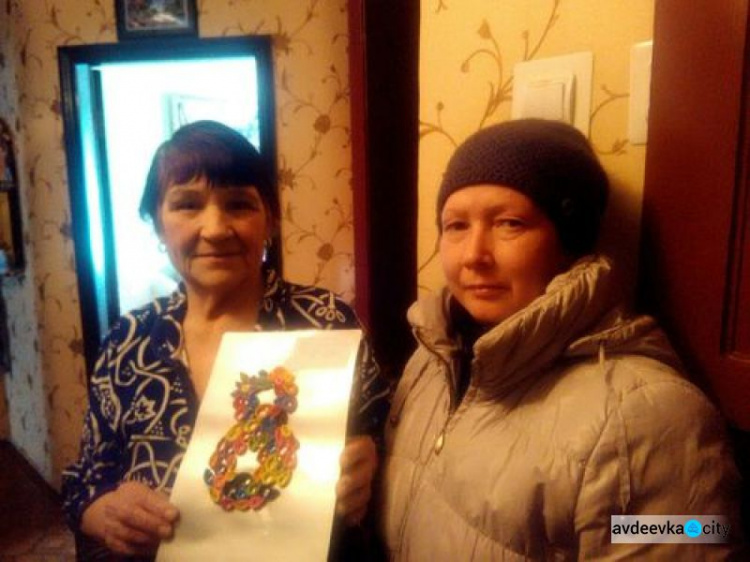 В Авдеевке устроили акцию «Открытка для бабушки» (ФОТО)