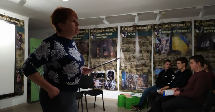 В Авдіївці підлітки дискутували про цінності української молоді (ФОТО)