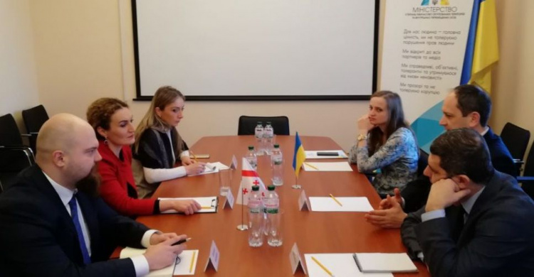 Примирение на Донбассе: Украина изучает опыт Грузии
