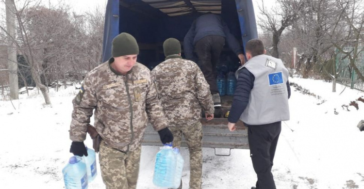 Авдеевские «симики» доставляли продукты и воду, а также обеспечивали важное сопровождение (ФОТО)