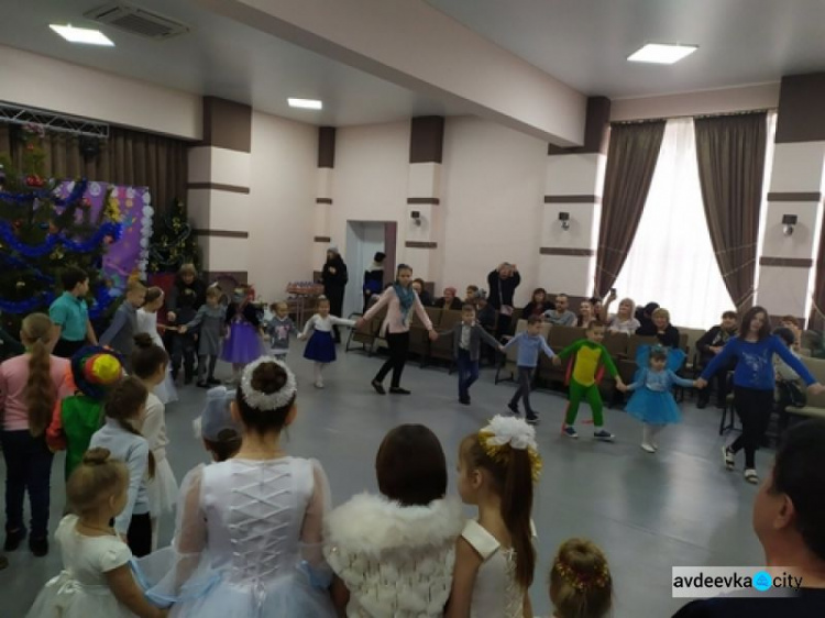 Для авдеевской детворы устроили сказочную феерию (ФОТО)