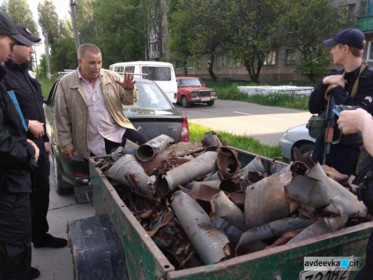 В Авдеевке скандал: местные активисты разобрали стелу памяти о погибших жителях (ФОТО)