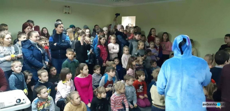 Команда "Smile" подарила праздник детям Авдеевки
