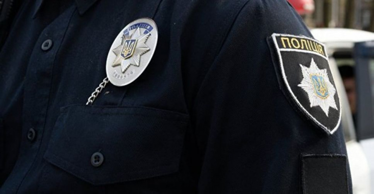 В Авдеевке правоохранители обнаружили у прохожего пакет с коноплей