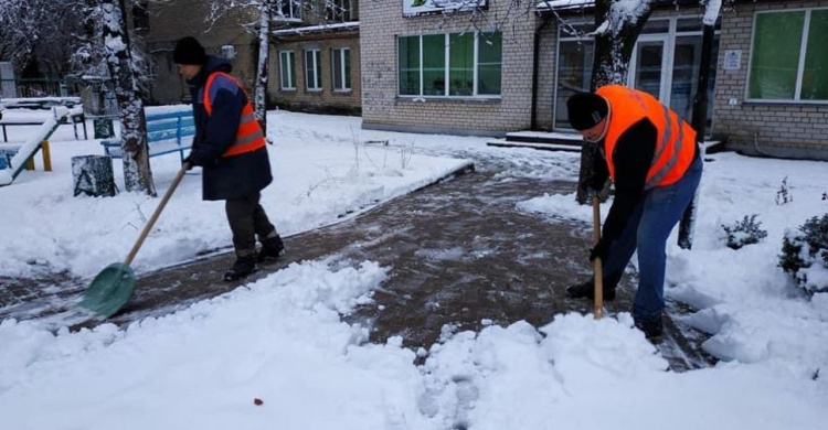 Снігові вихідні: як авдіївські комунальники з негодою боролися (ФОТОФАКТ)