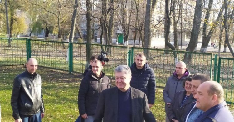 Авдіївку відвідав екс-президент України Петро Порошенко (ФОТО і ВІДЕО)