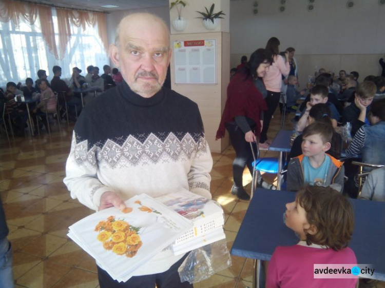 Авдеевские «симики» развозили куличи, пособия и детей (ФОТО)