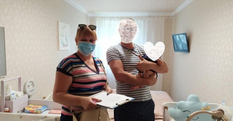 Фахівці Центру соціальних служб перевірили авдіївських батьків  щодо цільового використання допомоги при народженні  дитини