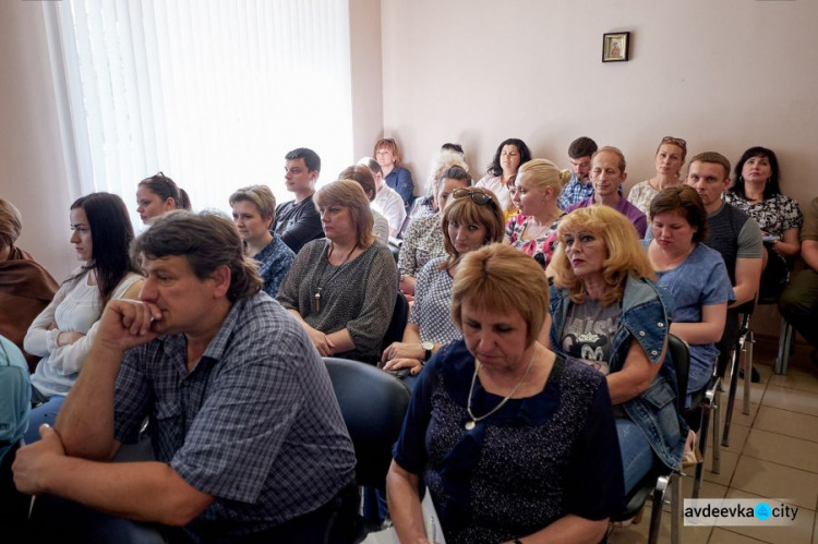 В Авдеевке Жебривский обсудил проблемы газа, воды и ремонта