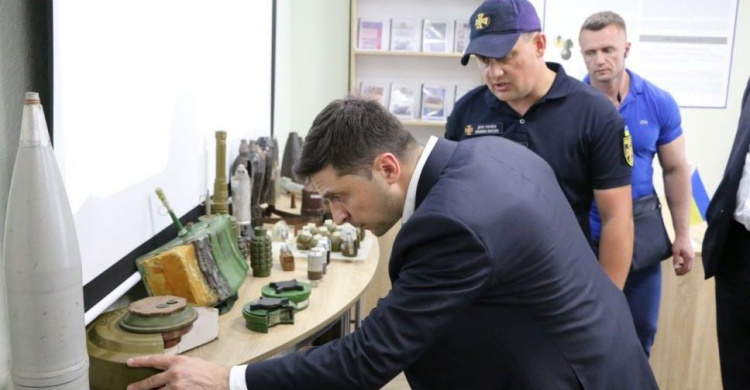 В Мариуполе президент открыл Центр разминирования и побывал на морских учениях (ФОТО + ВИДЕО)