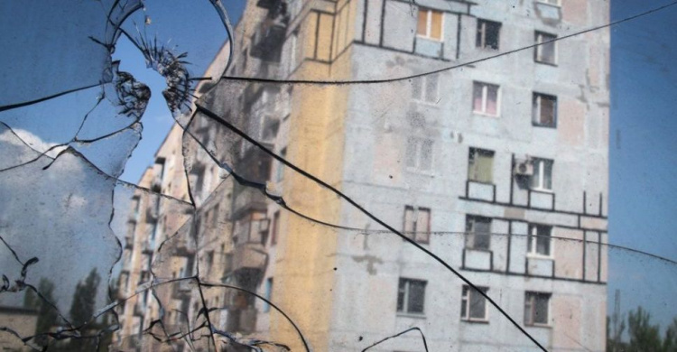 В результате обстрела в Авдеевке поврежден жилой дом