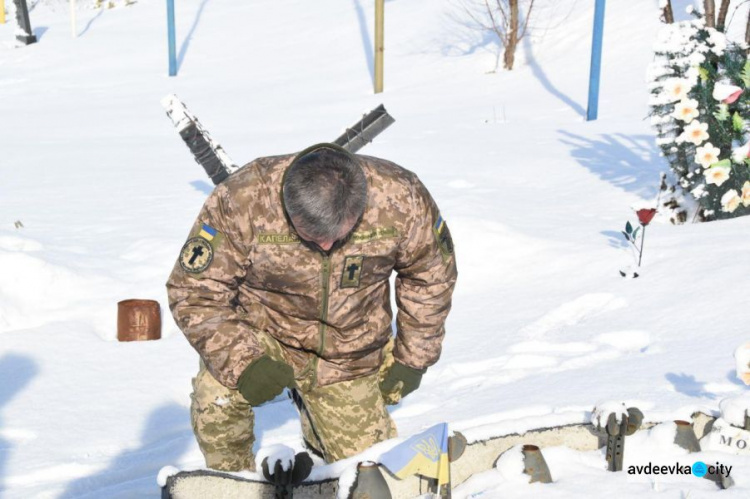 На авдіївській промзоні прочитали молитву за загиблими в боях військовими (ФОТО/ВІДЕО)
