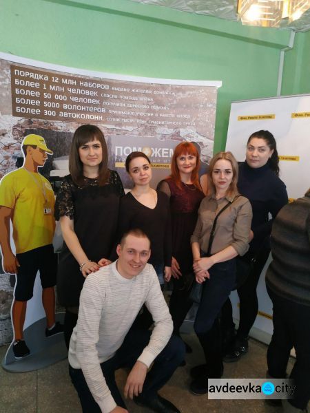 В Авдеевке открылась выставка, посвященная работе Гуманитраного штаба (ФОТОРЕПОРТАЖ)