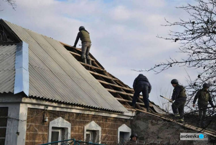 Число восстановленных после артобстрелов домов в Авдеевке продолжает расти (ФОТО)