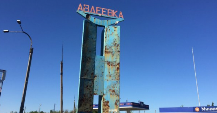 В Авдеевке активно борются с замерзанием воды в системе