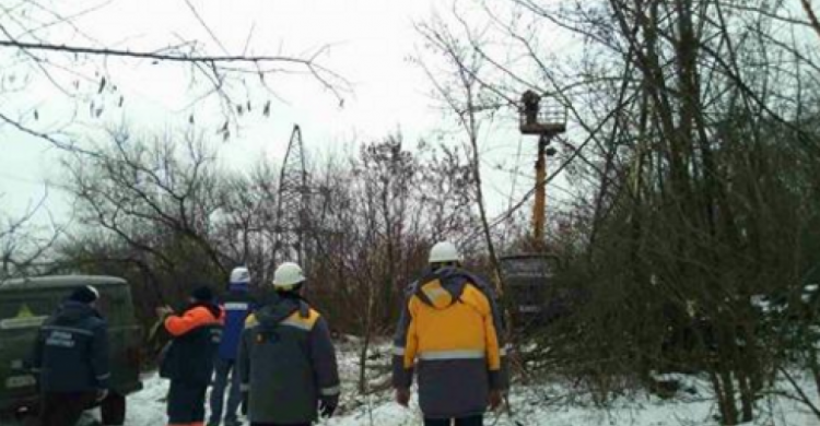 В Авдеевке без электричества остается шесть улиц и микрорайон