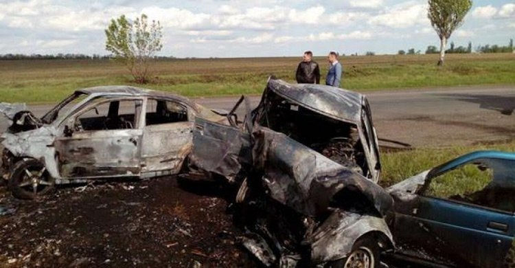 В Донецкой области при лобовом столкновении Chevrolet Aveo  и ВАЗ-22110 погибли 3 человека