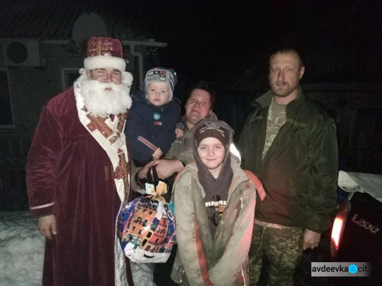 Детям из Авдеевки и еще трех прифронтовых населенных пунктов  устроили новогоднее чудо  (ФОТО)