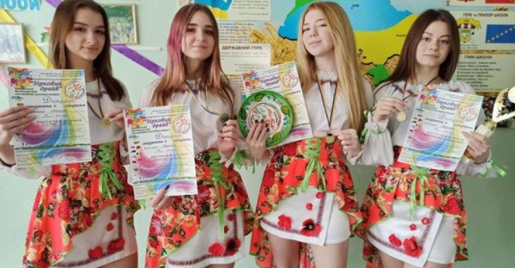 Вокальный ансамбль "Смайлики" из Авдеевки победил в Международном конкурсе "Звездный драйв" (ВИДЕО)