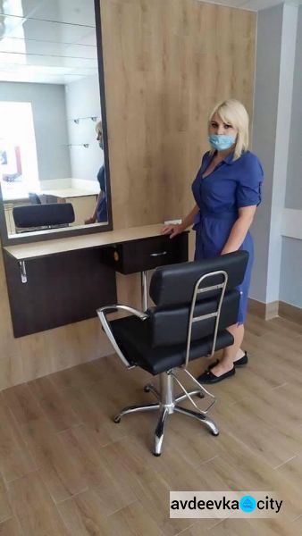 Сучасна перукарня та інклюзивний санвузол для літніх  людей: в Авдіївці за міські кошти відремонтували приміщення терцентру