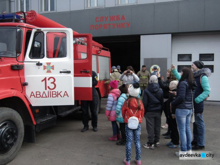 Школьники побывали в гостях у авдеевских спасателей (ФОТОФАКТ)