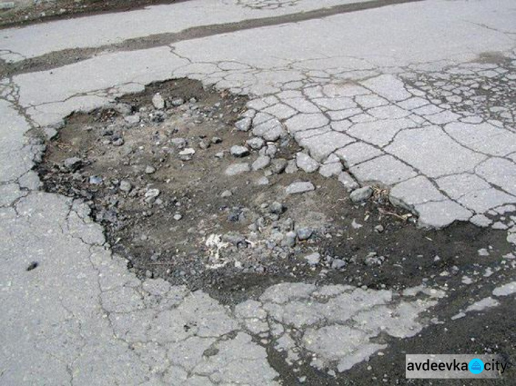 В Донецкой области более 1,5 тысячи км дорог после зимы признаны аварийными