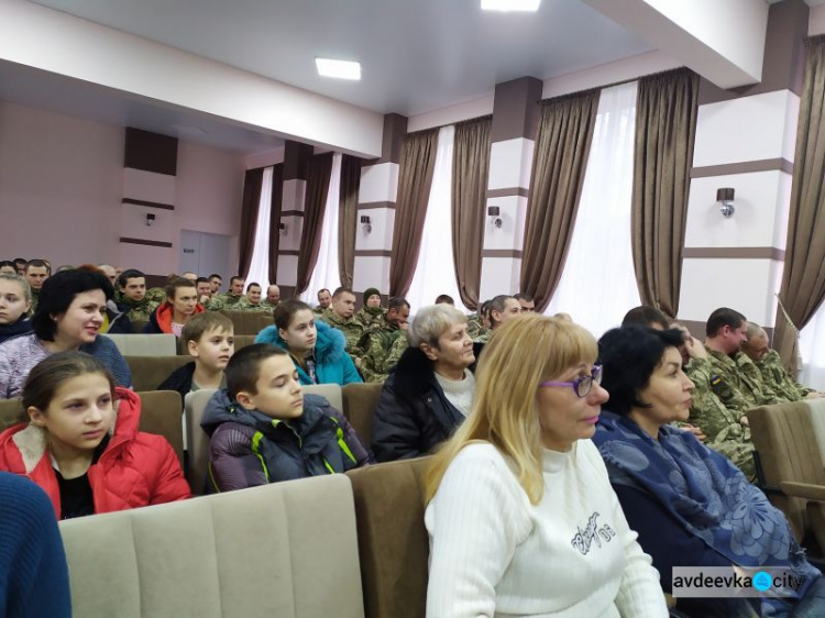 Защитники Авдеевки посетили новогодний  концерт