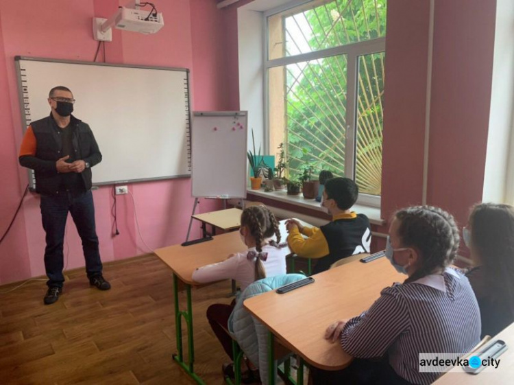 Народный депутат Муса Магомедов поддерживает талантливых школьников