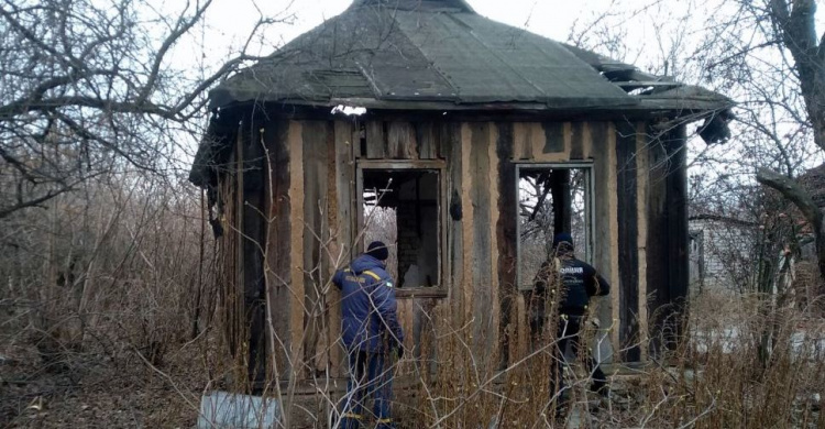 В Авдеевке спасатели и полицейские обследовали заброшенные дома