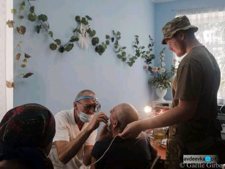 "Симики" помогли доставить в прифронтовую зону гуманитарку, воду и прессу (ФОТО)