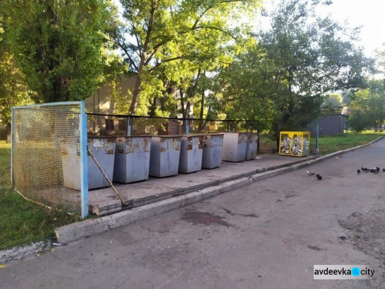 Вчора ввечері вандали розгромили майданчик для збору сміття в Авдіївці