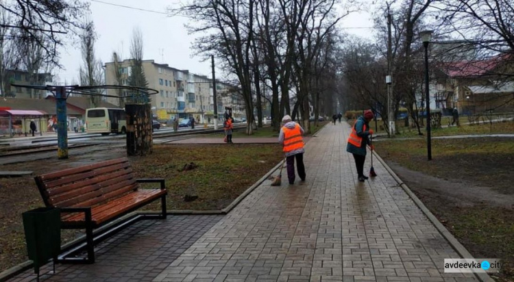 Комфортно та стильно: в Авдіївці завершено оновлення міської зони відпочинку