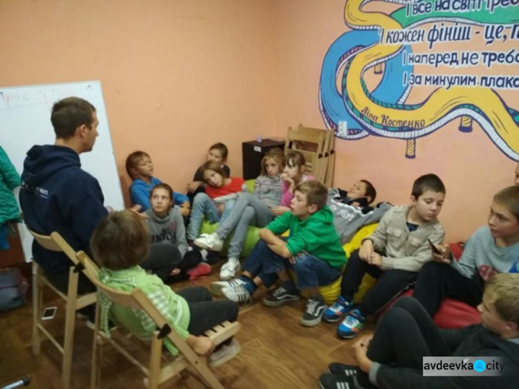 В авдеевском "Вулике" волонтеры встретились с детворой  (ФОТО)