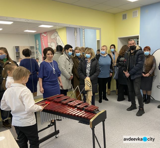 Представники іноземної делегації відвідали соціально значущі об’єкти прифронтової Авдіївки